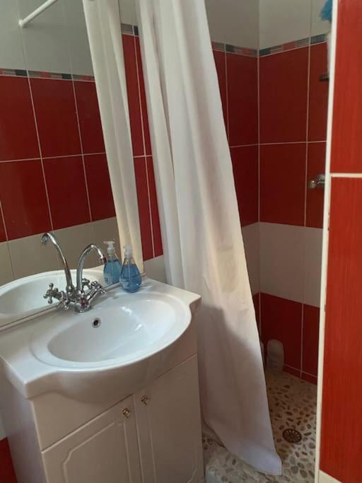 Appt 4 Pers Avec Jardin Ombrage En Centre Ville De Sete Exterior photo